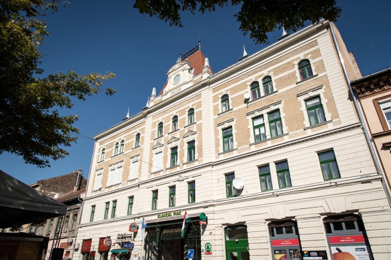 Economy Rooms And Apartments — Fotók 1